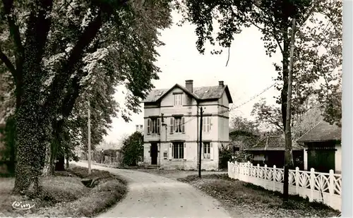 AK / Ansichtskarte  Montaigu-le-Blin Route de Boucé et la Poste Montaigu-le-Blin