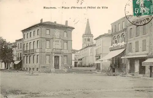 AK / Ansichtskarte  Rieumes_31_Haute-Garonne Place d Armes Hôtel de Ville 