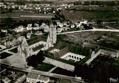 AK / Ansichtskarte  Bourg-en-Bresse Vue aerienne Eglise de Brou et le Cloitre Bourg-en-Bresse