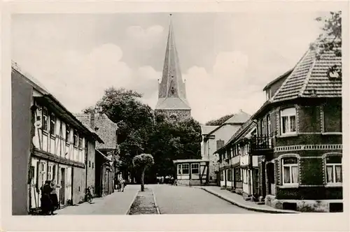 AK / Ansichtskarte 73886691 Neustadt_Harz Strassenpartie mit Kirche Neustadt_Harz