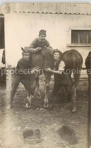 AK / Ansichtskarte 73897955 Militaria_Schweiz Soldaten Pferd Pfeife Militaria Schweiz