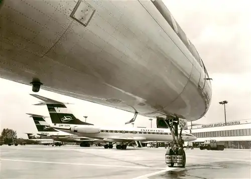 AK / Ansichtskarte 73903414 Schoenefeld_Berlin Flughafen TU 134 A vor der neuen Passagierabfertigung Schoenefeld Berlin