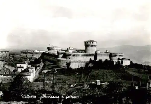 AK / Ansichtskarte 73919409 Volterra_Toscana_IT Panorama e fortezza