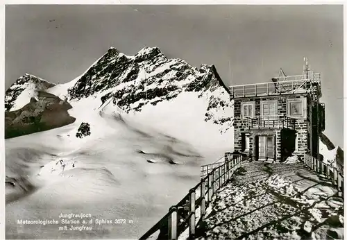 AK / Ansichtskarte Jungfraujoch_3457m_BE Meteorologische Station an der Sphinx mit Jungfrau 