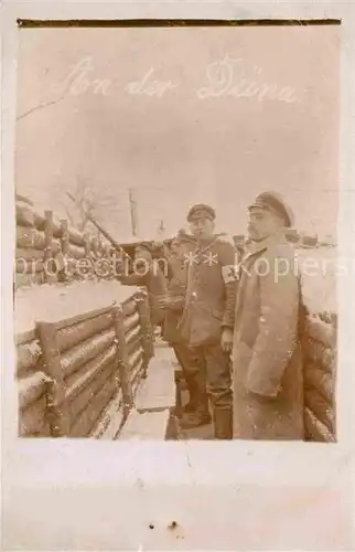 AK / Ansichtskarte 33938487 Militaria_Schuetzengraben an der Duena  Sanitaeter Abzeichen WK1 Loch 