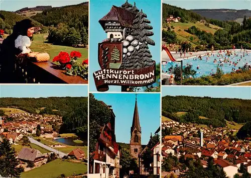 AK / Ansichtskarte 73941431 Tennenbronn Trachten Wegweiser Freibad Panorama Kirche