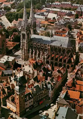 AK / Ansichtskarte  Moulins__03_Allier Le beffroi Jacquemart aux automates celebres et la cathedrale Notre Dame