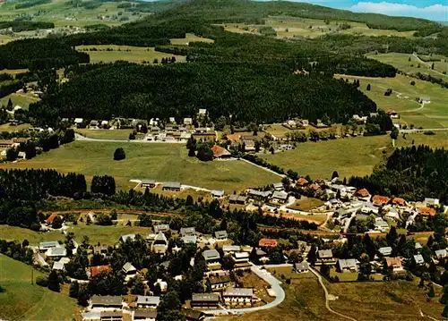 AK / Ansichtskarte 73945894 Hinterzarten Panorama Hoehenluftkurort und Wintersportplatz im Schwarzwald