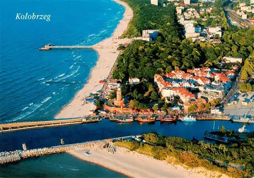 AK / Ansichtskarte 73946135 Kolobrzeg_Kolberg_Ostseebad_PL Hafen Strand