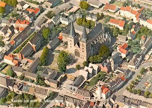 AK / Ansichtskarte 73951351 Xanten Fliegeraufnahme mit St Viktor Dom Chor Langhaus und Regionalmuseum