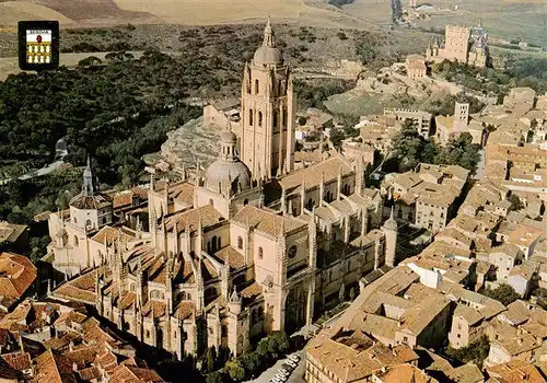 AK / Ansichtskarte 73956598 Segovia_ES Cathedrale Fliegeraufnahme