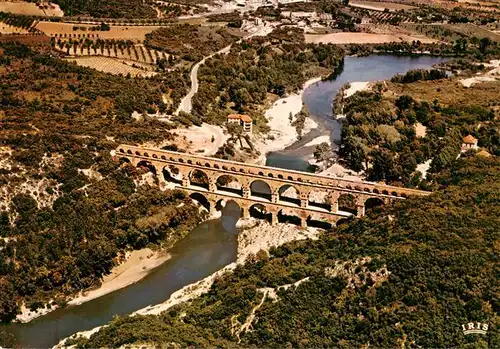 AK / Ansichtskarte  Vers-Pont-du-Gard Le Pont du Gard Vue aerienne Aqueduc Romain