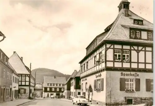 AK / Ansichtskarte 73961349 Geising_Erzgebirge Hauptstrasse mit Geisingberg