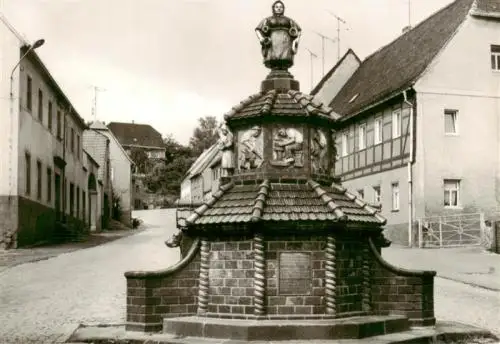 AK / Ansichtskarte 73961639 Kohren-Sahlis Toepferbrunnen auf dem Marktplatz