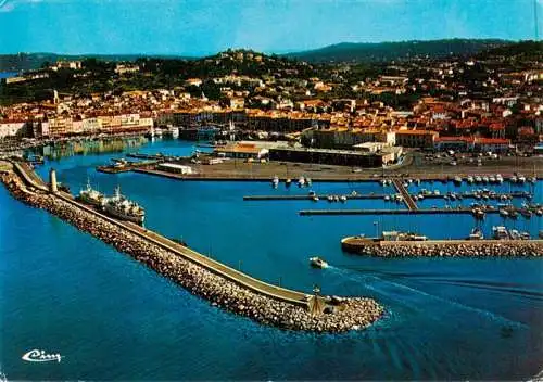 AK / Ansichtskarte  Saint_Tropez_Var Vue generale aerienne Entree du port