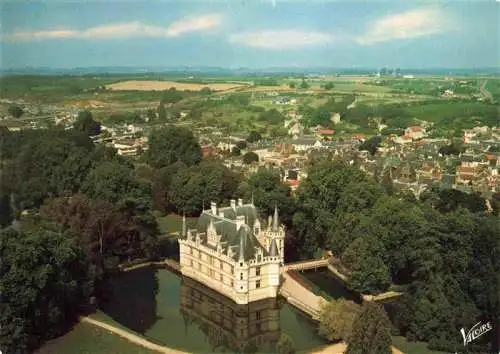 AK / Ansichtskarte  Azay-le-Rideau_37_Indre-et-Loire Vue aerienne du chateau entoure par l'Indre et le village