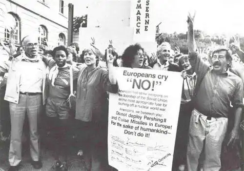 AK / Ansichtskarte 73968340 Schwaebisch_Gmuend_BW Prominenten Blockade Mechtersheimer Elsberg und Grass vor der Bismarck Kaserne in Schwaeb Gmuend