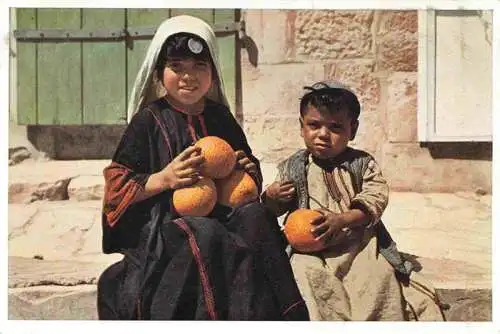 AK / Ansichtskarte 73968779 Jerusalem__Yerushalayim_Israel Kinder mit Palaestina-Orangen