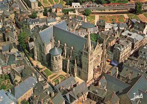 AK / Ansichtskarte  Vannes_56_Morbihan La cathedrale Saint Pierre Vue aerienne