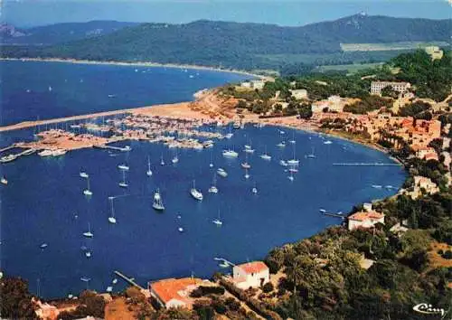 AK / Ansichtskarte  Porquerolles Vue generale aerienne du port