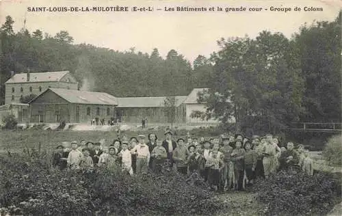 AK / Ansichtskarte  Saint_Louis_de_la_Mulotiere_28_Eure-et-Loir Les Bâtiments et la grande cour Groupe de Colons