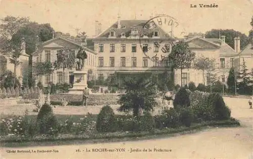 AK / Ansichtskarte  LA_ROCHE-SUR-YON_85_Vendee Jardin de la Préfecture Monument