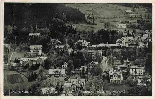 AK / Ansichtskarte 73976216 Bad_Flinsberg_Swieradow_Zdroj_PL Panorama Brunnenstrasse und Kurplatz