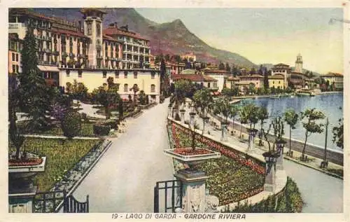 AK / Ansichtskarte 73976360 Gardone_Riviera_di_Garda_IT Uferstrasse Promenade