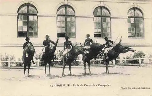 AK / Ansichtskarte  Saumur_49_Maine-et-Loire Ecole de Cavalerie Croupades