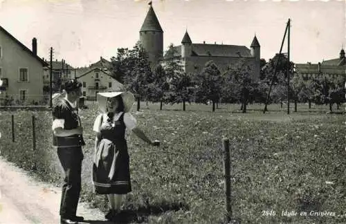 AK / Ansichtskarte  Gruyeres__Gruyere_Greyerz_FR Trachten Blick zum Schloss