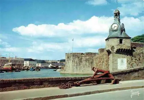 AK / Ansichtskarte  Concarneau_29_Finistere Le Beffroi de la Ville Close les Remparts au fond a gauche la Crise