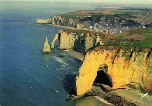 AK / Ansichtskarte  Les_Falaises_d_Etretat_76_Seine-Maritime La Manneporte l'Aiguille la Porte d'Aval Vue aerienne