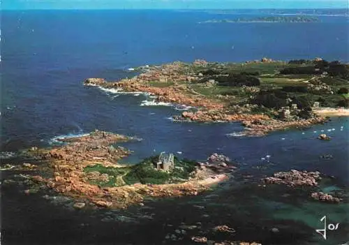 AK / Ansichtskarte  Perros-Guirec_22_Cotes-d_Armor Château de Costaérès rochers et le phare vue aérienne