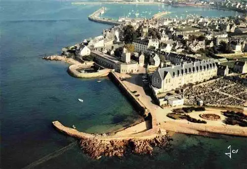 AK / Ansichtskarte  Roscoff_29_Finistere Vue aerienne d'ensemble sur la ville et l'Institut Océanographique