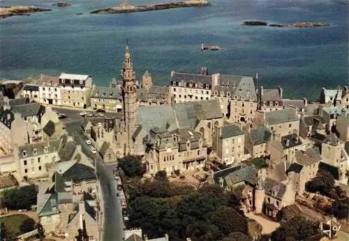 AK / Ansichtskarte  Roscoff_29_Finistere Quartier de l'Eglise dominant la mer Vue aerienne