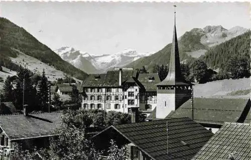 AK / Ansichtskarte  Gstaad_Saanen_BE Stadtbild mit Blick zum Oldenhorn Berner Alpen