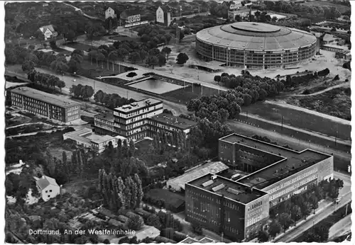 AK, Dortmund, Luftbildteilansicht um die Westfalenhalle, 1958