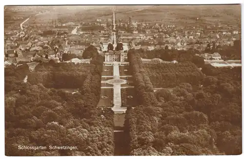 AK, Schwetzingen, Blick vom Schloßgarten zur Stadt, Luftbildansicht, 1927