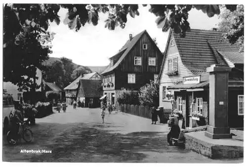 AK, Altenbrak Harz, Straßenpartie mit Kurverwaltung, belebt, 1962