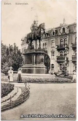 Erfurt Kaiserplatz mit Denkmal