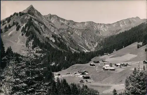 Ansichtskarte Baad (Kleinwalsertal) Blick auf den Ort mit Unspitze 1957