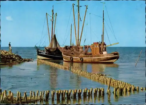 Ansichtskarte  Fischerboote vor der Nordseeküste 1972