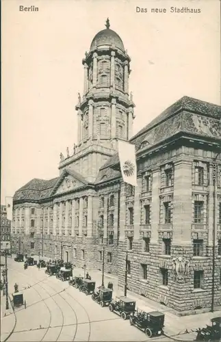 Ansichtskarte Mitte-Berlin Altes Stadthaus mit Preussenfahnen, Oldtimer 1911