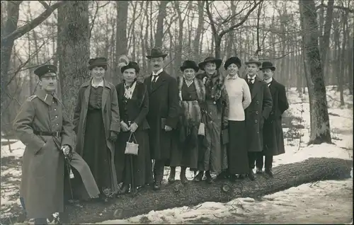 Gesellschaft Männer & Frauen Gruppenfoto mit Soldat 1915 Privatfoto