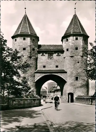 Ansichtskarte Amberg Nabburgertor, Fahrrad-Fahrer, Auto VW Käfer 1965