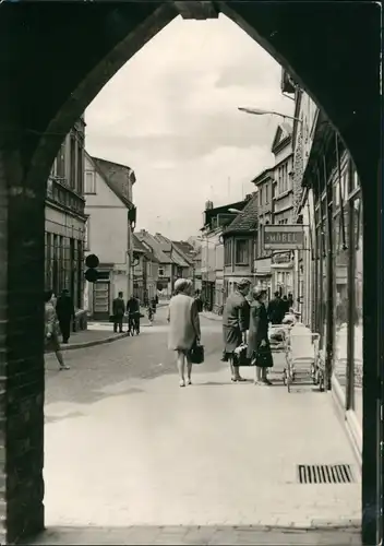 Ansichtskarte Parchim Straße des Friedens, Frauen Möbelgeschäft 1972