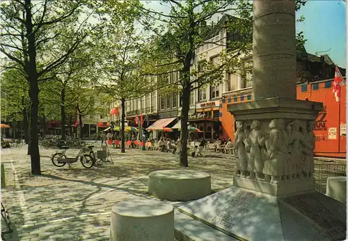 Postkaart Breda Grote markt met sokkel van het (Monument Judith) 1980