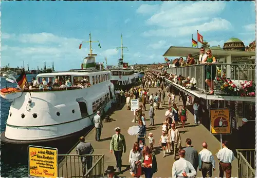 St. Pauli-Hamburg Landungsbrücken belebt, Schiffe Hafen-Rundfahrt 1970