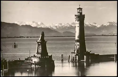 Ansichtskarte Lindau (Bodensee) Hafen Hafeneinfahrt Fernblick auf Berge 1954