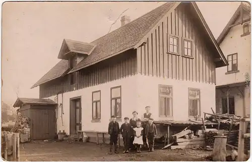 Foto  Familie vor Bauernhaus 1918 Privatfoto 